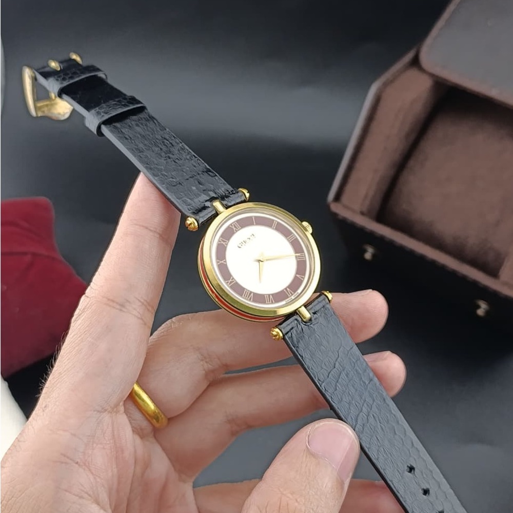 Vintage Gucci 2000M Dress Watch
(Men and Women) Gold Plated - Picture 12 of 15